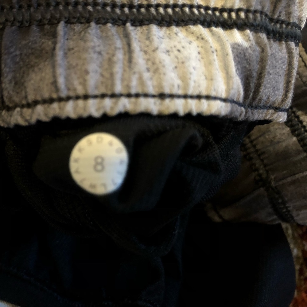 Lululemon Seek The Heat Lined Running Yoga Workout Shorts Size 8 - Picture 6 of 6